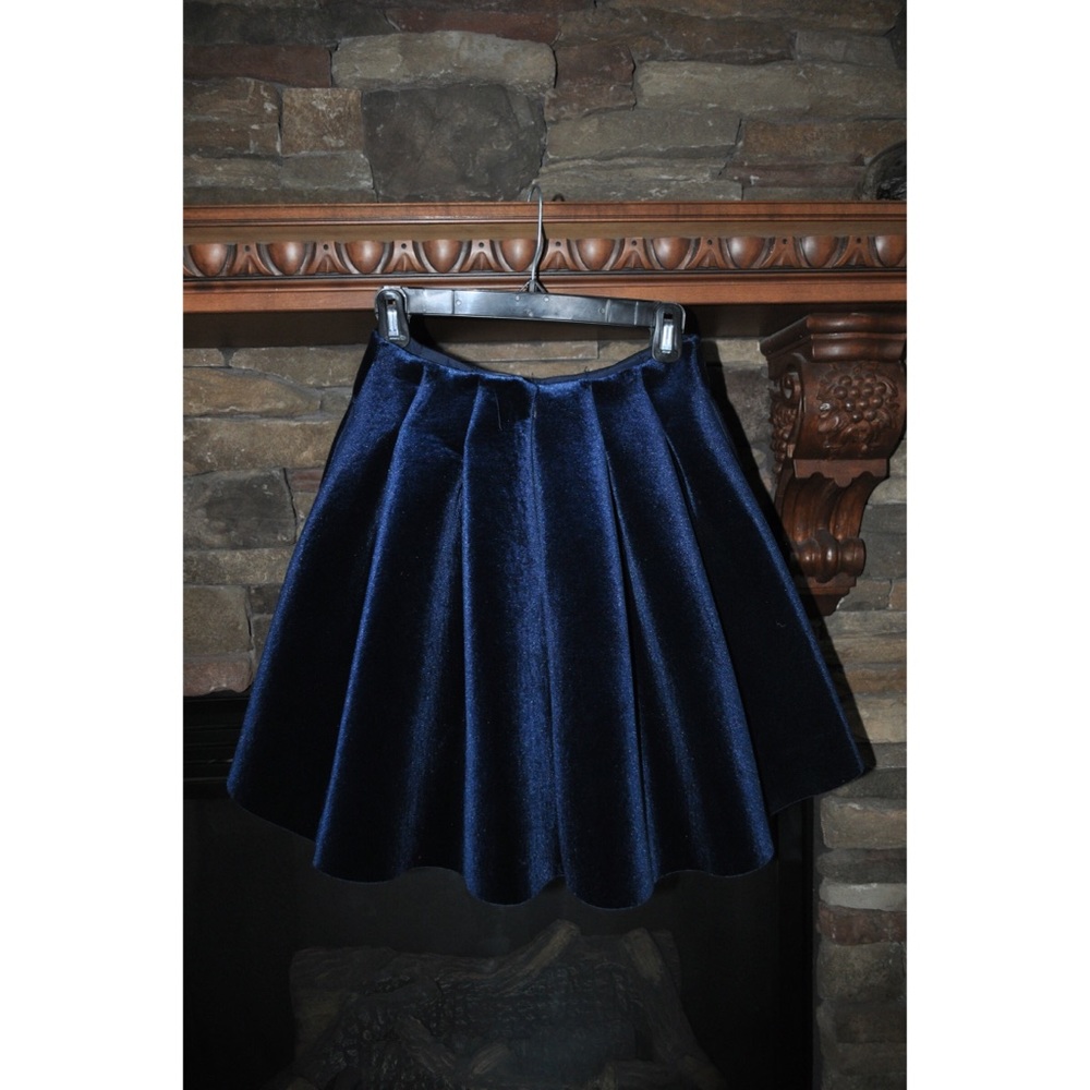 Lauren Conrad size 8 blue velvet skirt